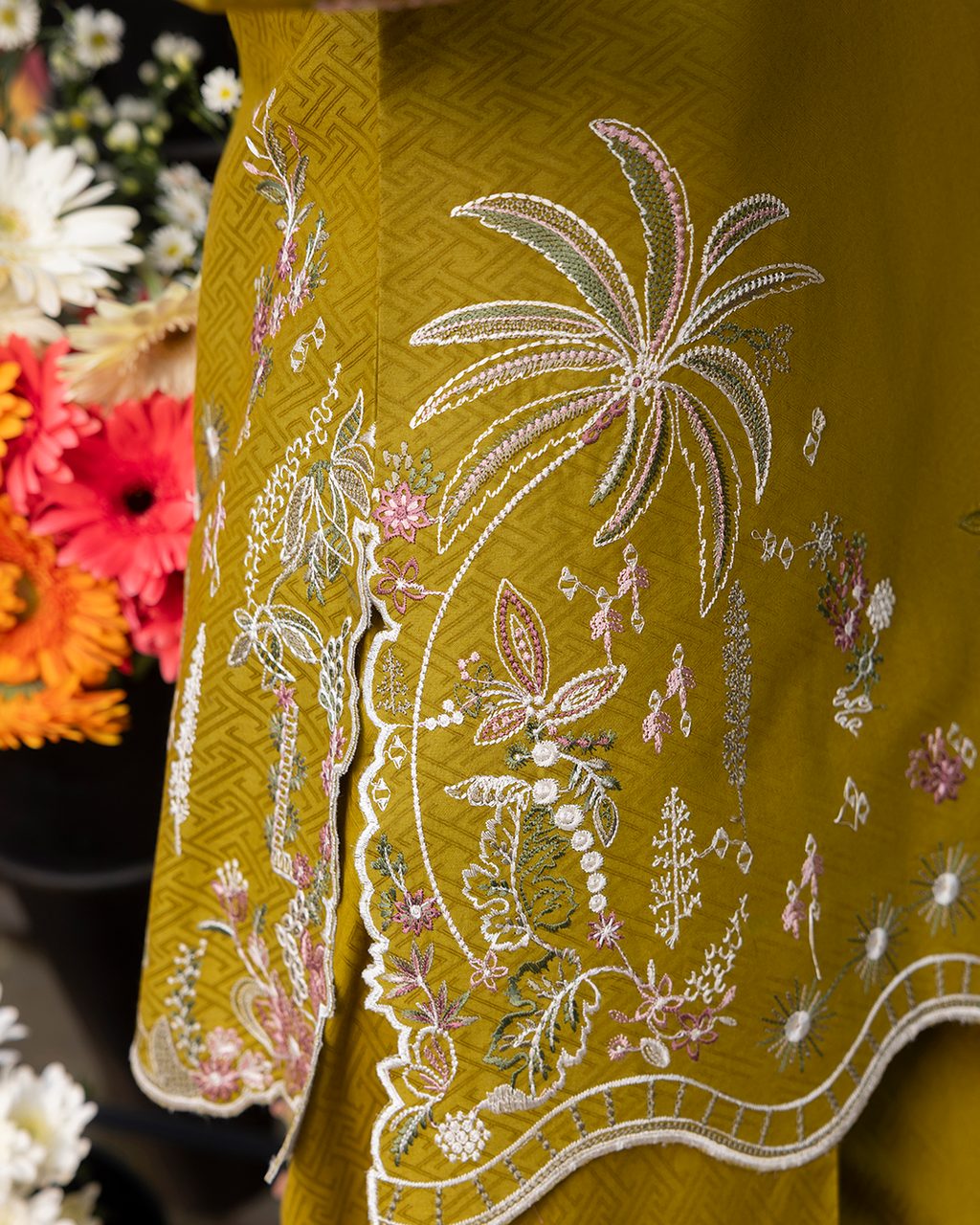 Lueur - Stitched 3 Piece Embroidered Lawn